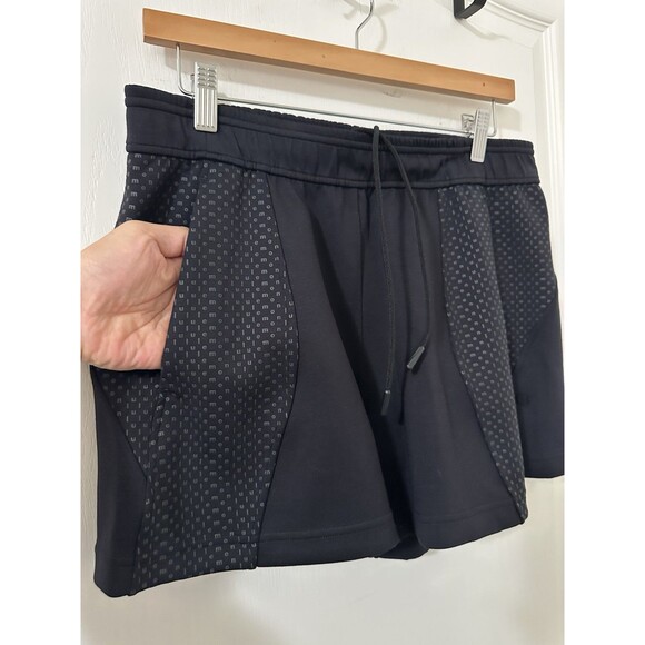 Lululemon Embossed Panel HR Short 4” Textured Logo Size M Black BLK 56761. - Picture 4 of 9